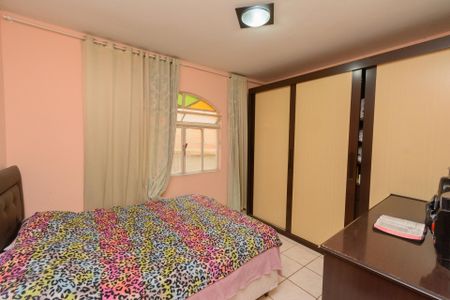 Casa à venda com 200m², 6 quartos e 3 vagasQuarto 4