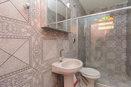 Casa à venda com 200m², 6 quartos e 3 vagasBanheiro 2