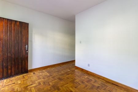 Casa à venda com 120m², 2 quartos e 5 vagas Casa à venda com 120m², 2 quartos e 5 vagasSala