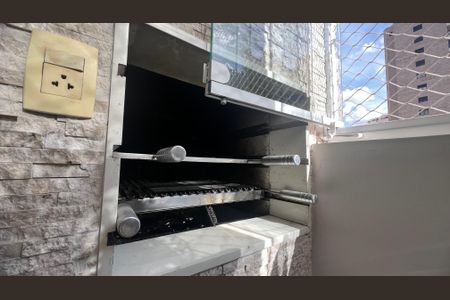 Apartamento à venda com 221m², 4 quartos e 4 vagas Apartamento à venda com 221m², 4 quartos e 4 vagasVaranda Sala