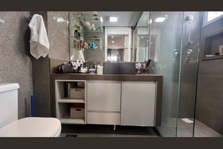 Apartamento à venda com 221m², 4 quartos e 4 vagas Apartamento à venda com 221m², 4 quartos e 4 vagasBanheiro da Suíte 3