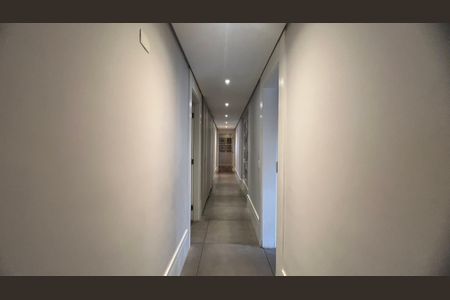 Apartamento à venda com 221m², 4 quartos e 4 vagas Apartamento à venda com 221m², 4 quartos e 4 vagasCorredor