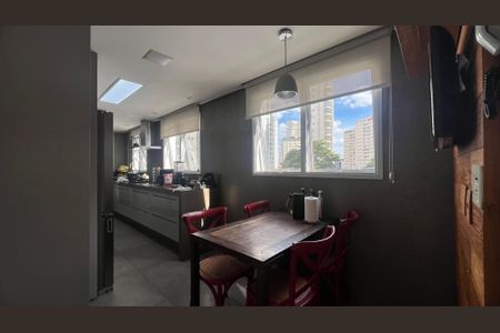 Apartamento à venda com 221m², 4 quartos e 4 vagas Apartamento à venda com 221m², 4 quartos e 4 vagasCopa