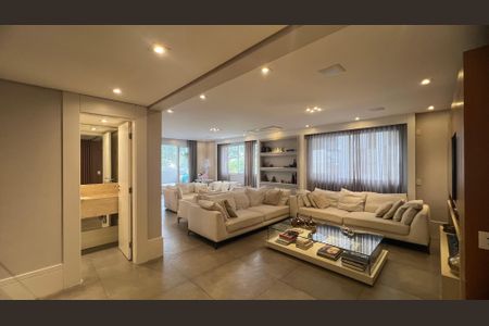 Apartamento à venda com 221m², 4 quartos e 4 vagas Apartamento à venda com 221m², 4 quartos e 4 vagasSala