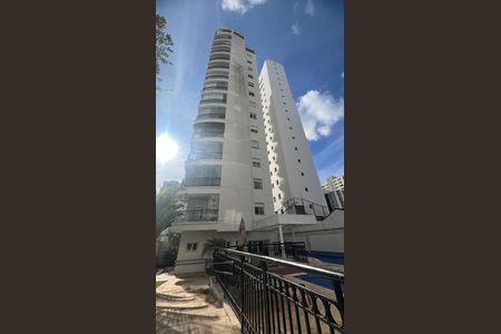 Apartamento à venda com 221m², 4 quartos e 4 vagas Apartamento à venda com 221m², 4 quartos e 4 vagasFachada