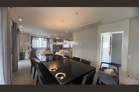 Apartamento à venda com 221m², 4 quartos e 4 vagas Apartamento à venda com 221m², 4 quartos e 4 vagasSala de Jantar
