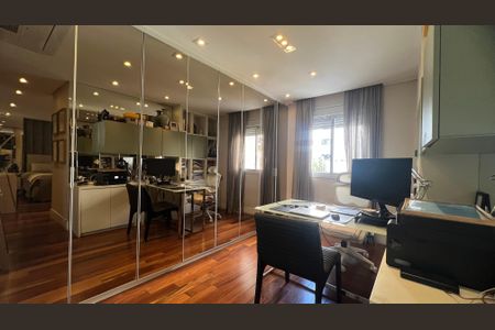 Apartamento à venda com 221m², 4 quartos e 4 vagas Apartamento à venda com 221m², 4 quartos e 4 vagasCloset da suíte 3