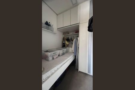 Apartamento à venda com 221m², 4 quartos e 4 vagas Apartamento à venda com 221m², 4 quartos e 4 vagasQuarto de Serviço