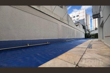 Apartamento à venda com 221m², 4 quartos e 4 vagas Apartamento à venda com 221m², 4 quartos e 4 vagasÁrea comum - Piscina