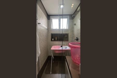 Apartamento à venda com 221m², 4 quartos e 4 vagas Apartamento à venda com 221m², 4 quartos e 4 vagasBanheiro da Suíte 1