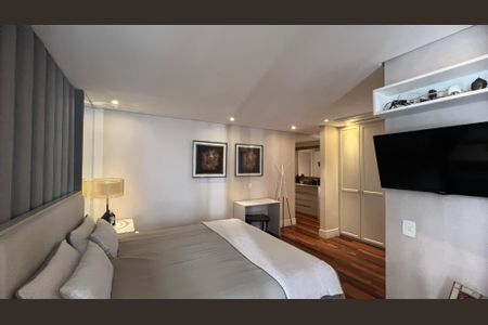 Apartamento à venda com 221m², 4 quartos e 4 vagas Apartamento à venda com 221m², 4 quartos e 4 vagasSuíte 3