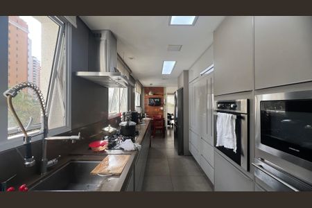 Apartamento à venda com 221m², 4 quartos e 4 vagas Apartamento à venda com 221m², 4 quartos e 4 vagasCozinha