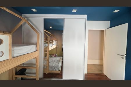 Apartamento à venda com 221m², 4 quartos e 4 vagas Apartamento à venda com 221m², 4 quartos e 4 vagasSuíte 2