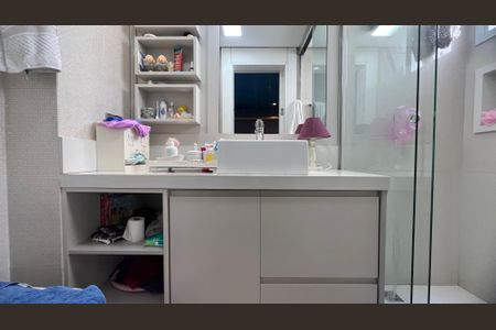 Apartamento à venda com 221m², 4 quartos e 4 vagas Apartamento à venda com 221m², 4 quartos e 4 vagasBanheiro da Suíte 2