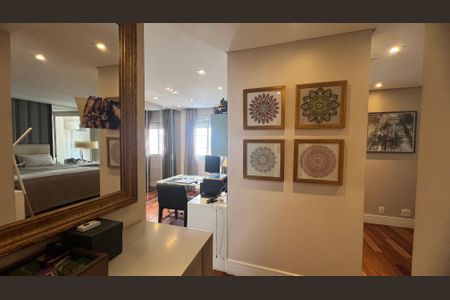 Apartamento à venda com 221m², 4 quartos e 4 vagas Apartamento à venda com 221m², 4 quartos e 4 vagasSuíte 3