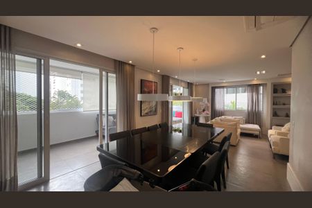 Apartamento à venda com 221m², 4 quartos e 4 vagas Apartamento à venda com 221m², 4 quartos e 4 vagasSala de Jantar