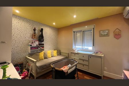 Apartamento à venda com 221m², 4 quartos e 4 vagas Apartamento à venda com 221m², 4 quartos e 4 vagasSuíte 1