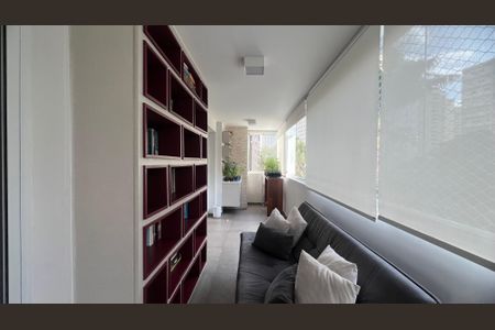 Apartamento à venda com 221m², 4 quartos e 4 vagas Apartamento à venda com 221m², 4 quartos e 4 vagasVaranda Sala