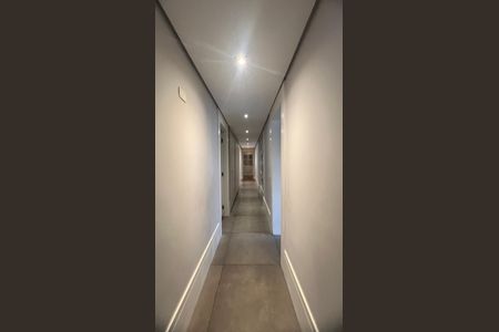 Apartamento à venda com 221m², 4 quartos e 4 vagas Apartamento à venda com 221m², 4 quartos e 4 vagasCorredor