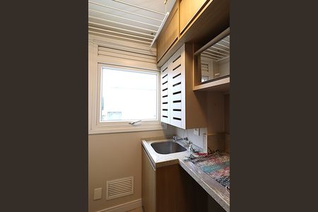 Área de serviço de apartamento para alugar com 3 quartos, 66m² em Jardim Lindóia, Porto Alegre