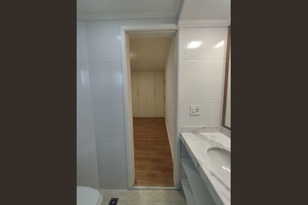 Apartamento para alugar com 220m², 4 quartos e 3 vagasBanheiro do Quarto 2