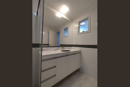 Apartamento para alugar com 220m², 4 quartos e 3 vagasBanheiro do Quarto 4