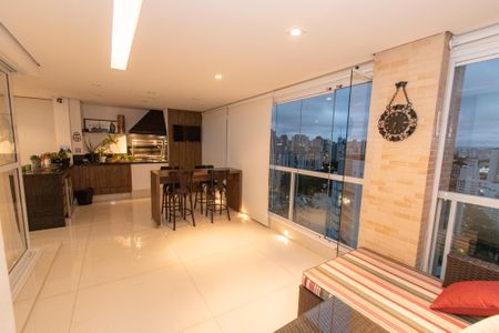 Apartamento à venda com 245m², 3 quartos e 5 vagasVaranda