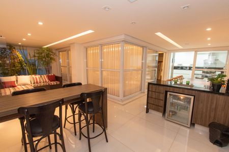 Apartamento à venda com 245m², 3 quartos e 5 vagasVaranda