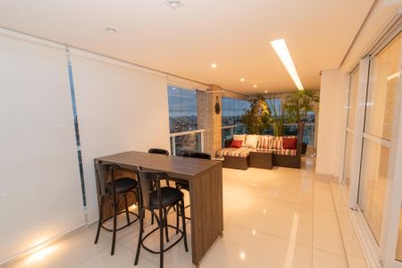 Apartamento à venda com 245m², 3 quartos e 5 vagasVaranda