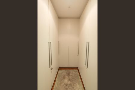 Apartamento à venda com 245m², 3 quartos e 5 vagasCloset 2 da suíte 1