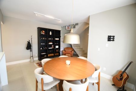 Apartamento para alugar com 132m², 2 quartos e 2 vagasSala
