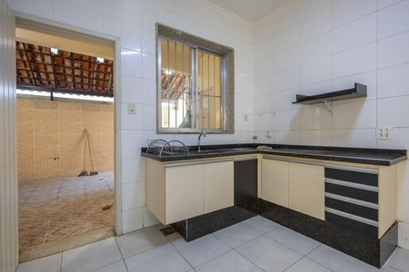 Casa à venda com 658m², 6 quartos e 2 vagas Casa à venda com 658m², 6 quartos e 2 vagasCasa 1 Cozinha