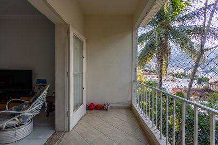 Casa à venda com 658m², 6 quartos e 2 vagas Casa à venda com 658m², 6 quartos e 2 vagasCasa 2 Sala Varanda