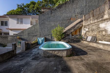 Casa à venda com 658m², 6 quartos e 2 vagas Casa à venda com 658m², 6 quartos e 2 vagasCasa 2 Quintal Piscina