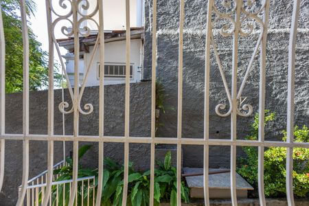 Casa à venda com 658m², 6 quartos e 2 vagas Casa à venda com 658m², 6 quartos e 2 vagasCasa 1 Sala Vista