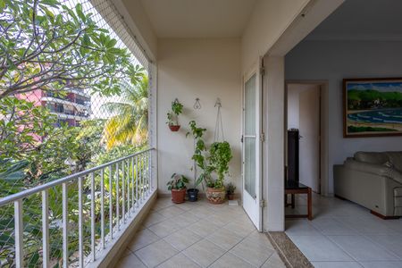 Casa à venda com 658m², 6 quartos e 2 vagas Casa à venda com 658m², 6 quartos e 2 vagasCasa 2 Sala Varanda