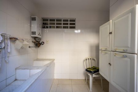 Casa à venda com 658m², 6 quartos e 2 vagas Casa à venda com 658m², 6 quartos e 2 vagasCasa 1 Área de Serviço