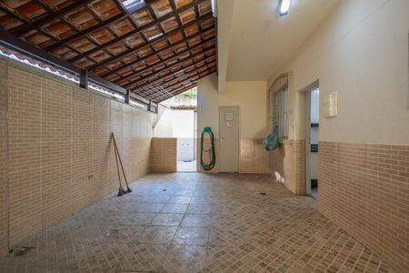 Casa à venda com 658m², 6 quartos e 2 vagas Casa à venda com 658m², 6 quartos e 2 vagasCasa 1 Área de Serviço