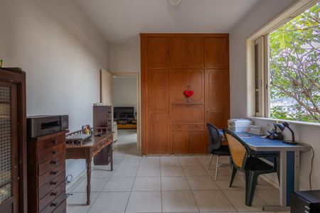 Casa à venda com 658m², 6 quartos e 2 vagas Casa à venda com 658m², 6 quartos e 2 vagasCasa 2 Quarto 4