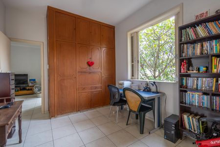 Casa à venda com 658m², 6 quartos e 2 vagas Casa à venda com 658m², 6 quartos e 2 vagasCasa 2 Quarto 4