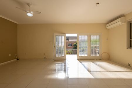 Casa à venda com 658m², 6 quartos e 2 vagas Casa à venda com 658m², 6 quartos e 2 vagasCasa 1 Sala