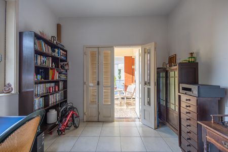 Casa à venda com 658m², 6 quartos e 2 vagas Casa à venda com 658m², 6 quartos e 2 vagasCasa 2 Quarto 4