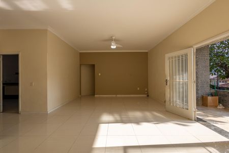 Casa à venda com 658m², 6 quartos e 2 vagas Casa à venda com 658m², 6 quartos e 2 vagasCasa 1 Sala