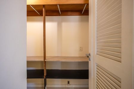 Casa à venda com 658m², 6 quartos e 2 vagas Casa à venda com 658m², 6 quartos e 2 vagasCasa 1 Quarto Suite 2 Closet