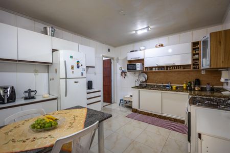 Casa à venda com 658m², 6 quartos e 2 vagas Casa à venda com 658m², 6 quartos e 2 vagasCasa 2 Cozinha