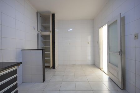 Casa à venda com 658m², 6 quartos e 2 vagas Casa à venda com 658m², 6 quartos e 2 vagasCasa 1 Cozinha