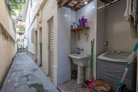 Casa à venda com 658m², 6 quartos e 2 vagas Casa à venda com 658m², 6 quartos e 2 vagasCasa 2 Área de Serviço