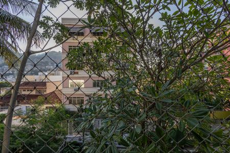 Casa à venda com 658m², 6 quartos e 2 vagas Casa à venda com 658m², 6 quartos e 2 vagasCasa 2 Sala Varanda Vista