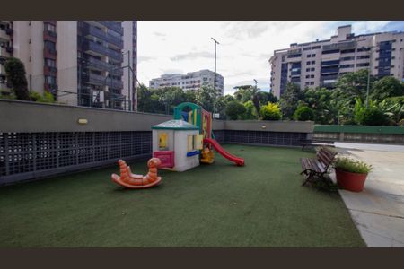 Apartamento à venda com 120m², 4 quartos e 2 vagasÁrea Comum - Playground