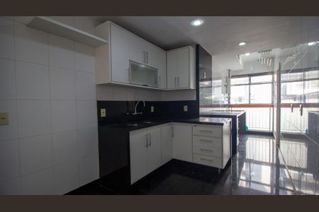 Apartamento à venda com 120m², 4 quartos e 2 vagasCozinha e Área de Serviço